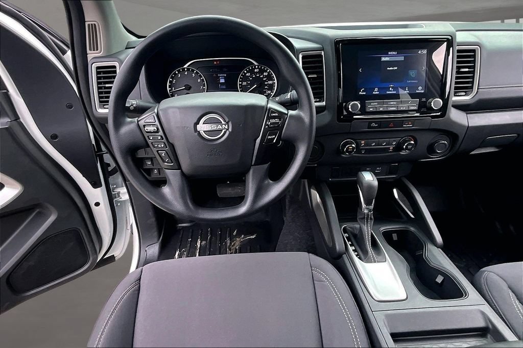 Used 2024 Nissan Frontier SV RWD image 9
