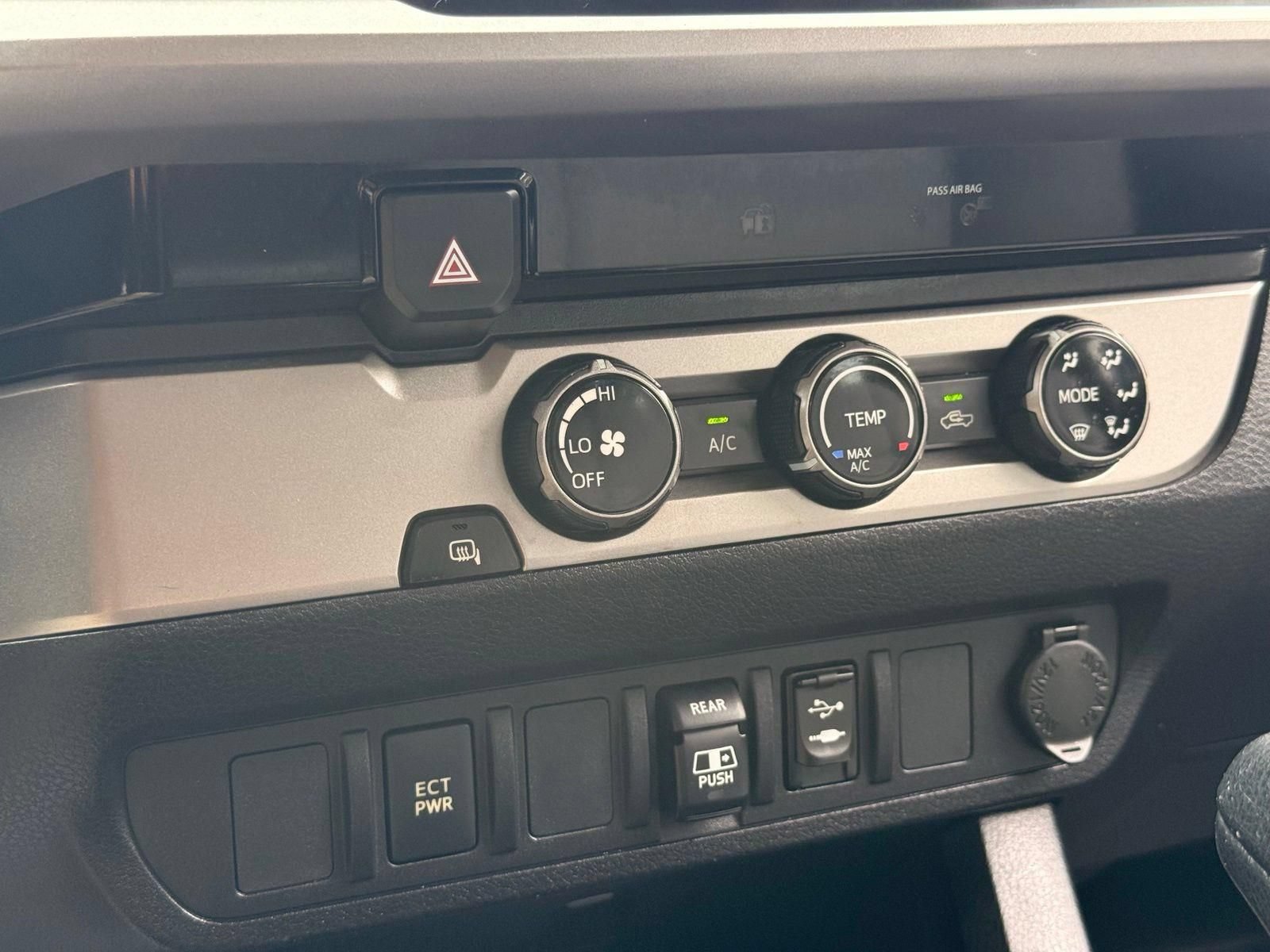 Used 2018 Toyota Tacoma SR5 RWD image 39