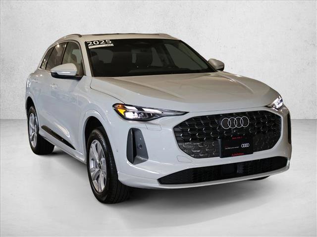 Certified 2025 Audi Q5 Premium w/ Convenience Package image 3