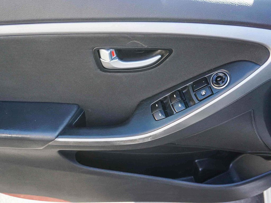 Used 2017 Hyundai Elantra GT image 18