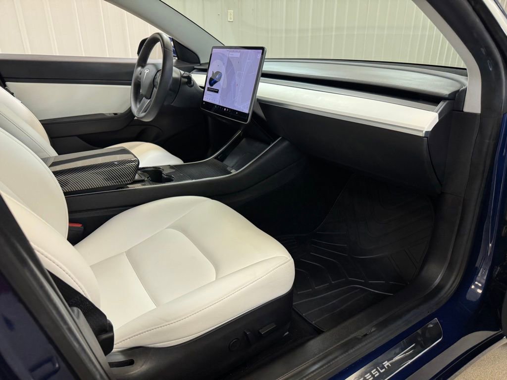 Used 2020 Tesla Model 3 Standard Range Plus image 26