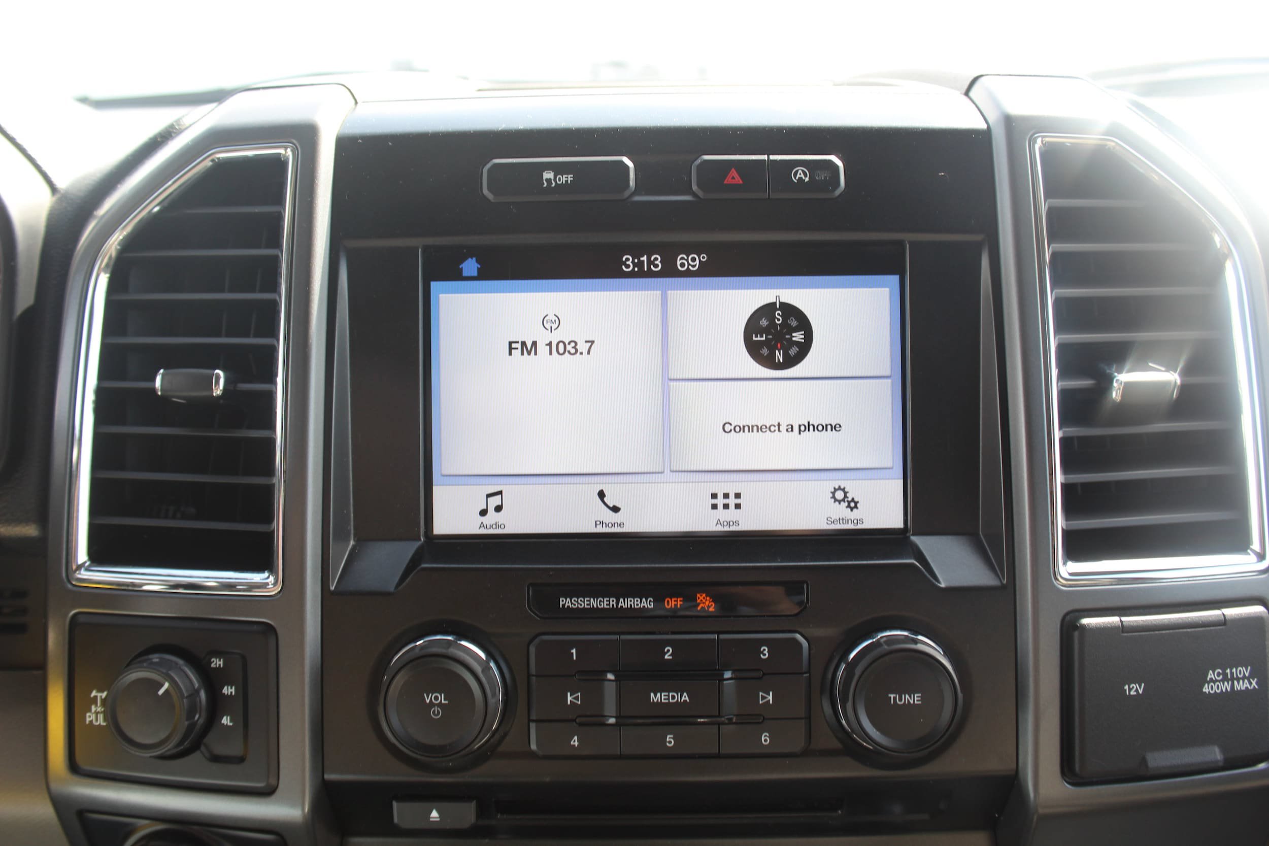 Used 2017 Ford F150 XLT w/ Equipment Group 302A Luxury AWD/4WD image 11