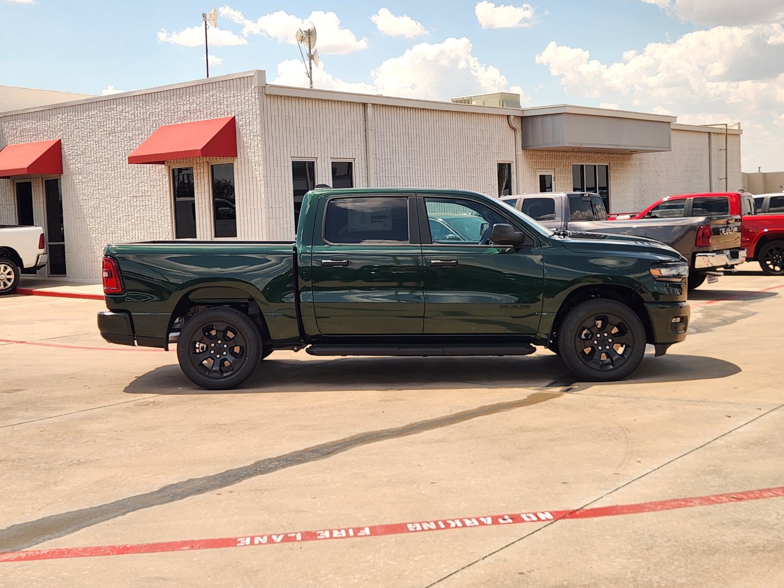 New 2027 RAM 1500 Express AWD/4WD image 7