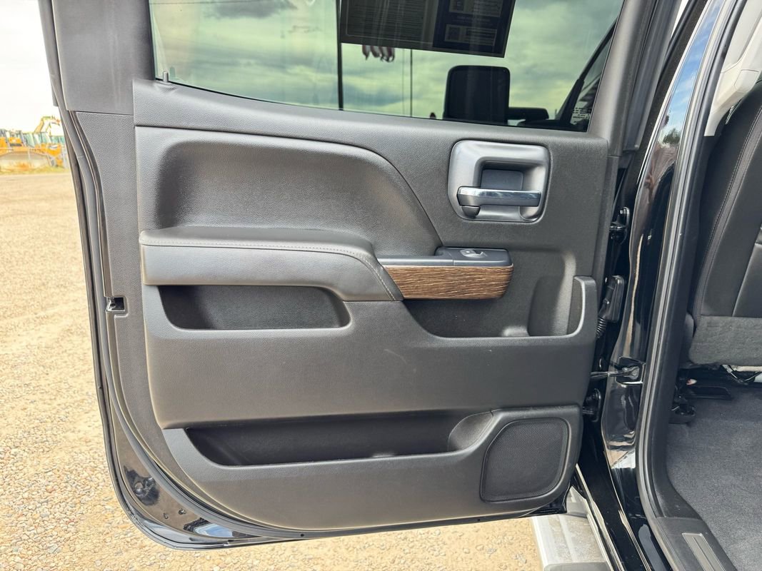 Used 2019 GMC Sierra 2500 Denali w/ Duramax Plus Package AWD/4WD image 25