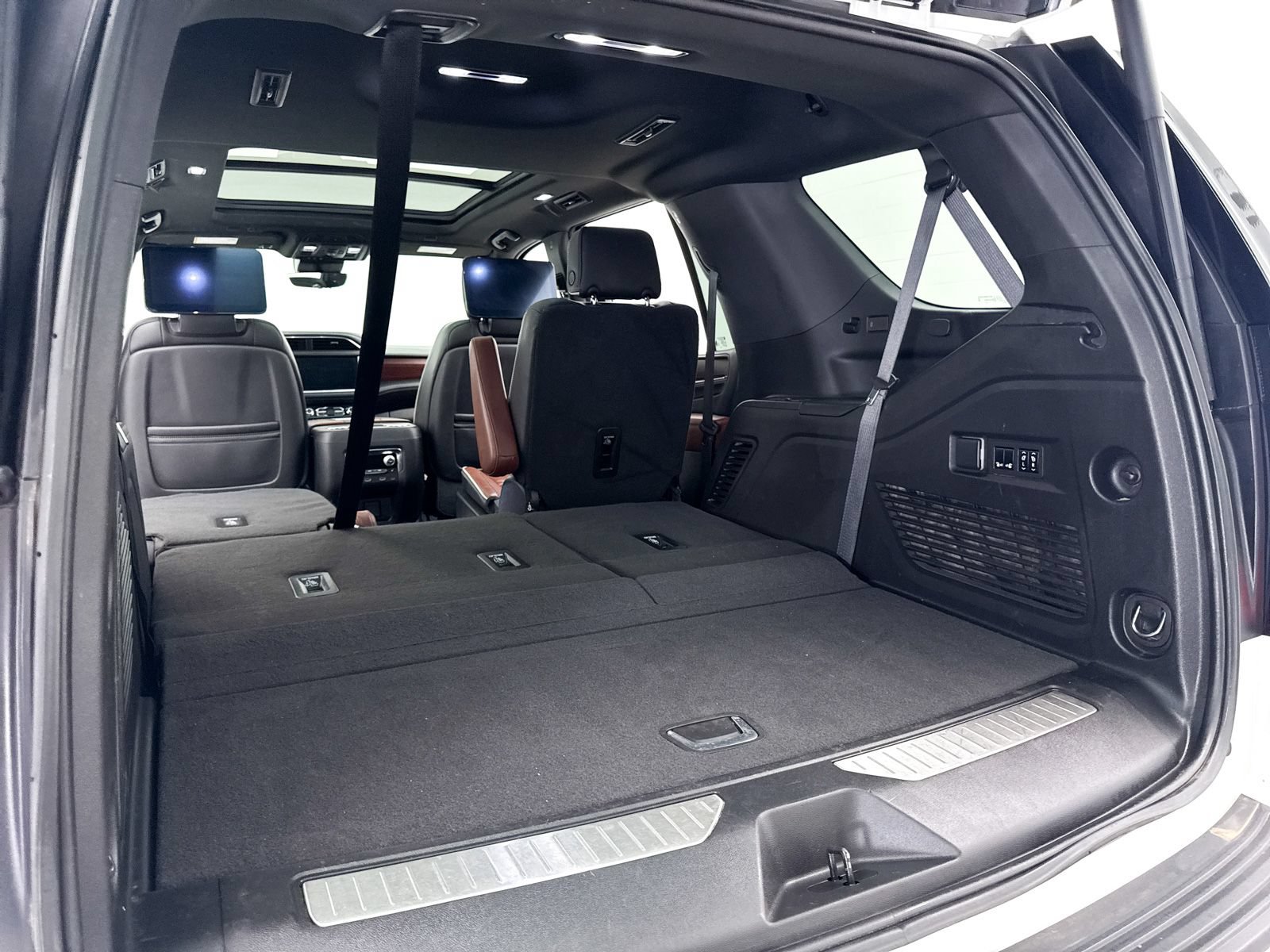 Used 2024 GMC Yukon Denali Ultimate AWD/4WD image 35
