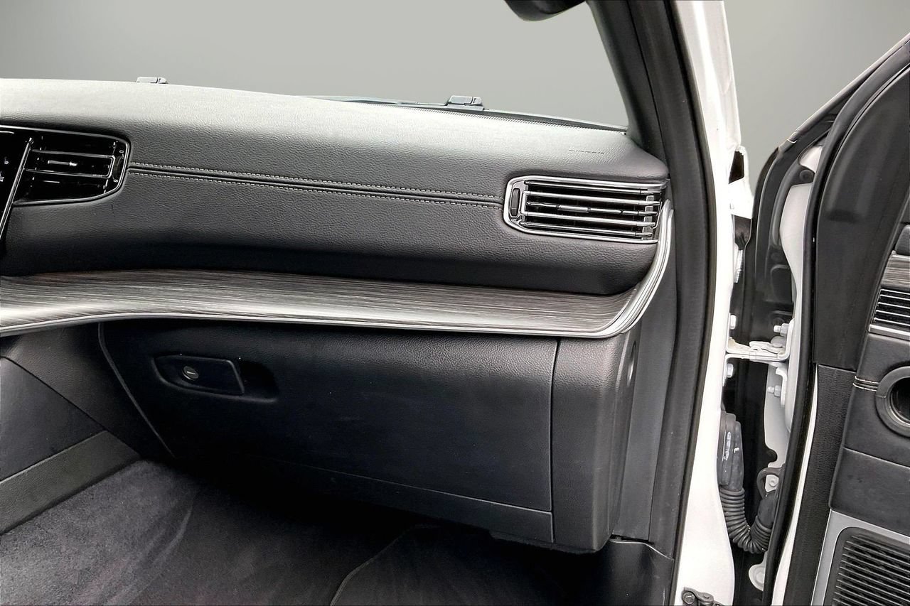 Certified 2024 Jeep Wagoneer L Series II w/ Flexible Seating Group AWD/4WD image 21