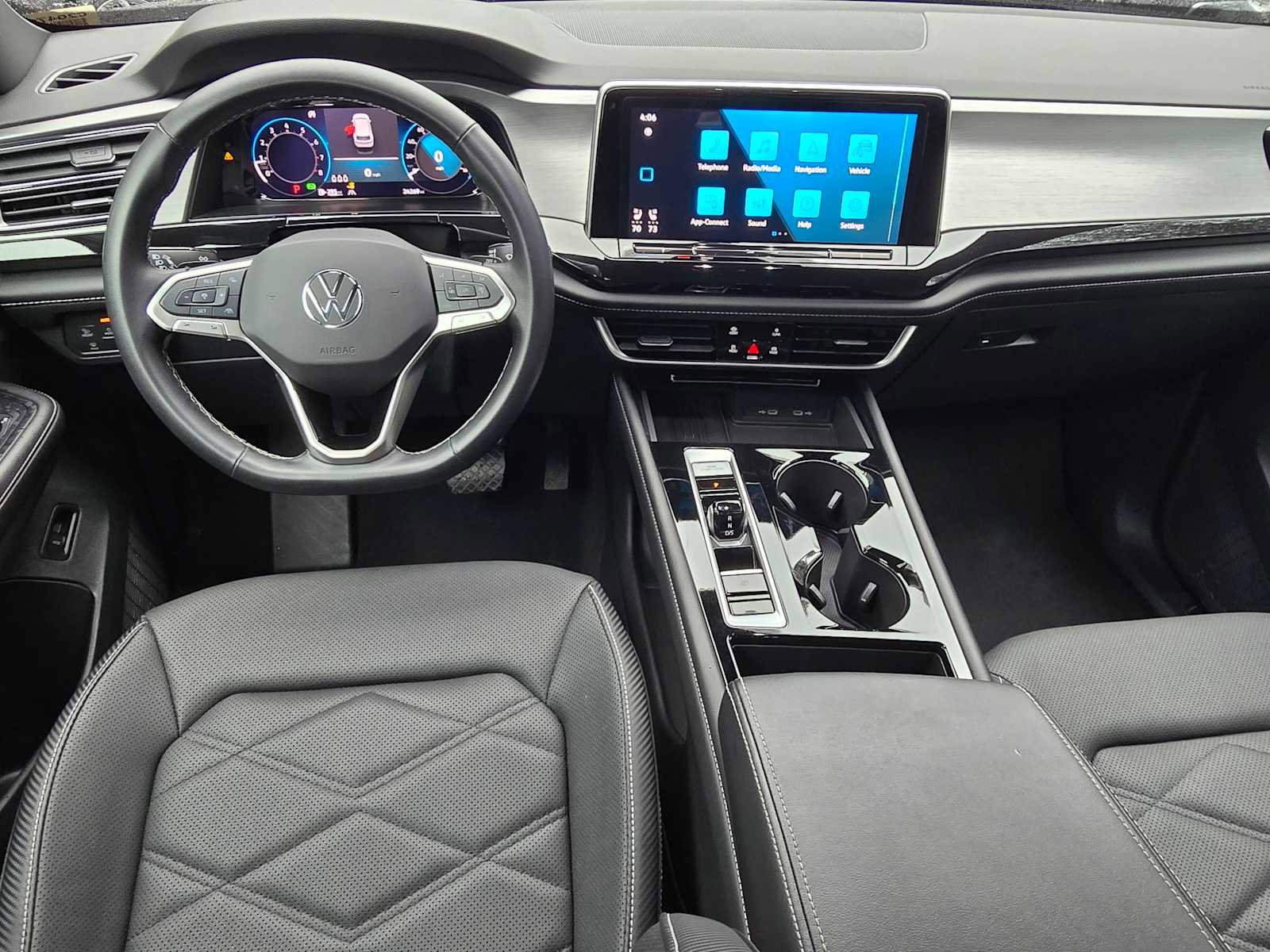 Used 2025 Volkswagen Atlas Cross Sport SE image 18