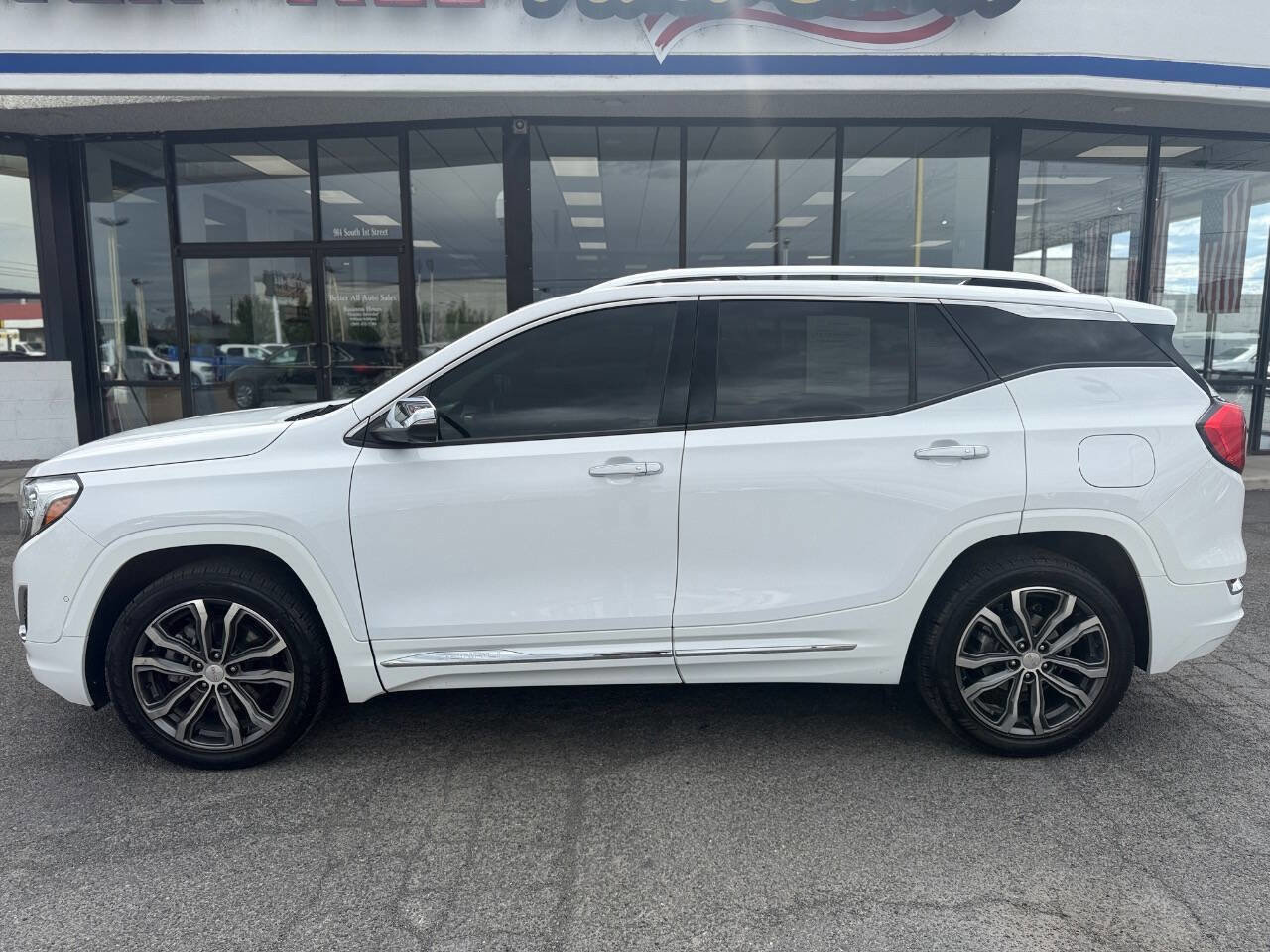 Used 2019 GMC Terrain Denali w/ Advanced Safety Package AWD/4WD image 3
