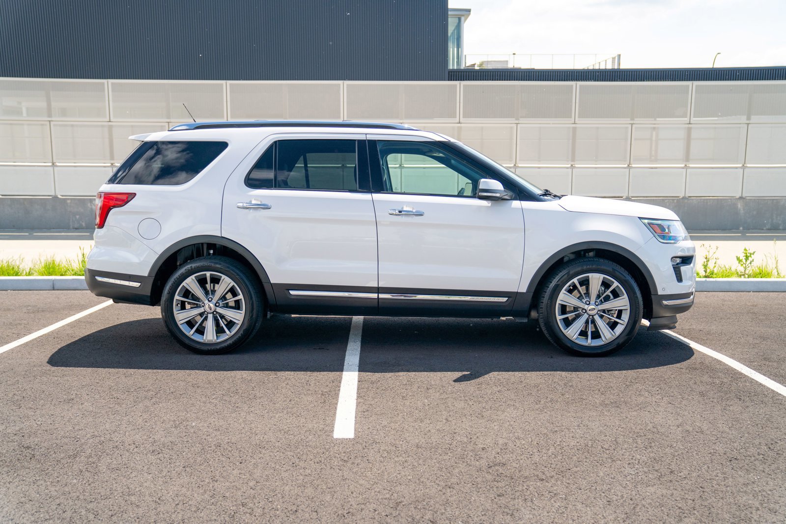 Used 2018 Ford Explorer Limited w/ Equipment Group 301A AWD/4WD image 8