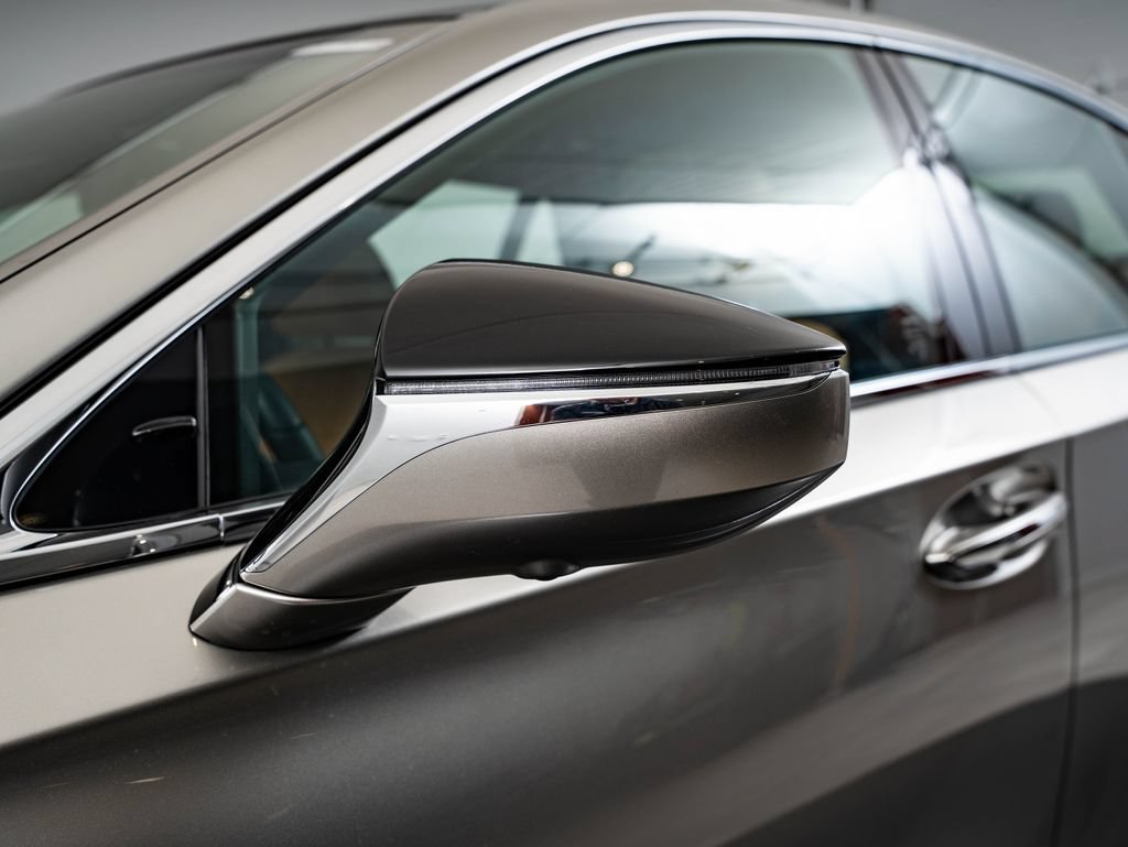 Certified 2023 Lexus LS 500 AWD w/ Interior Upgrade Package image 17