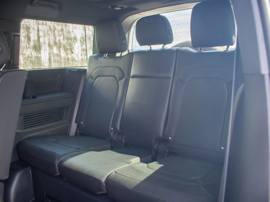 Certified 2024 Land Rover Defender 130 X-Dynamic SE image 36