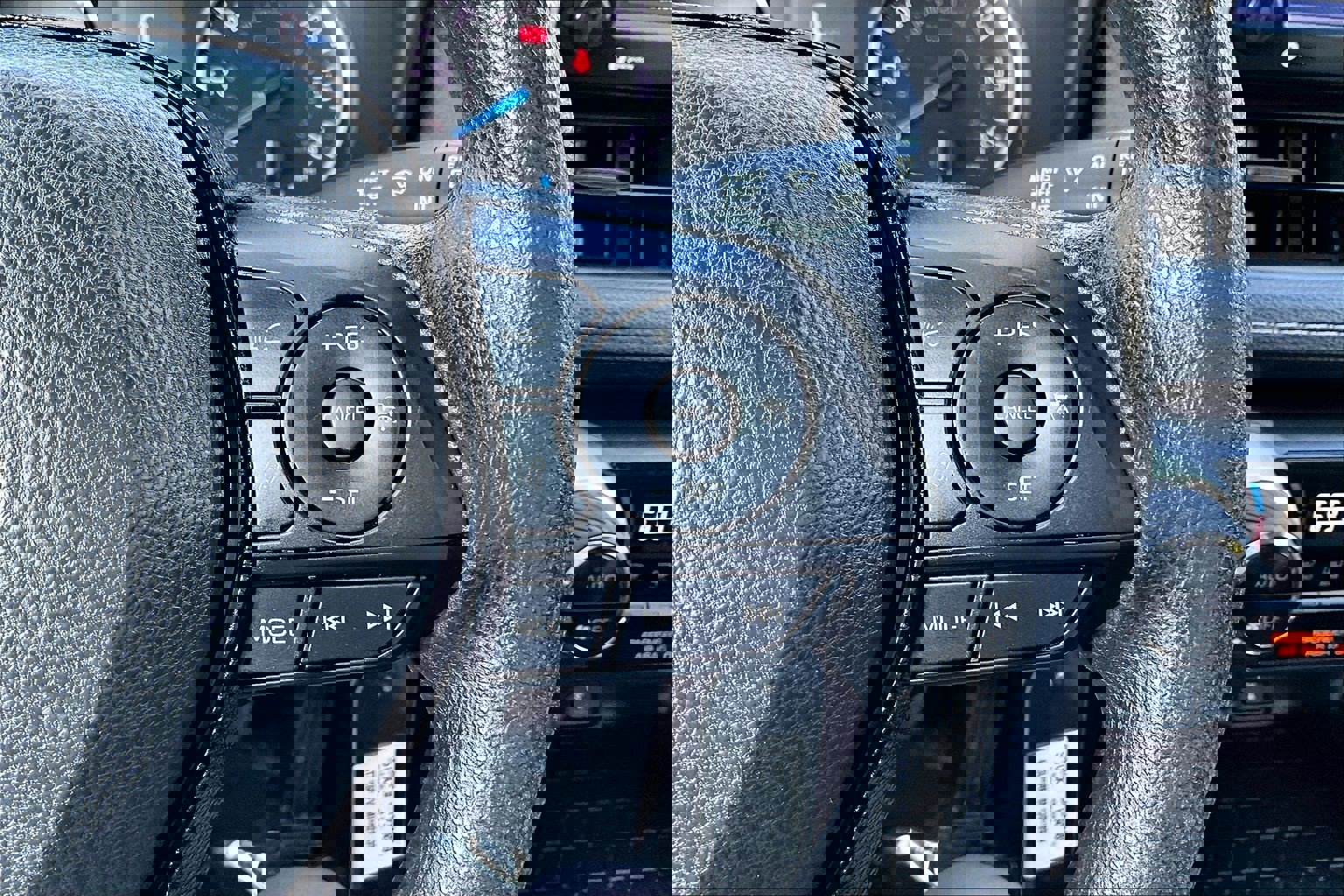 Used 2021 Toyota RAV4 LE image 18