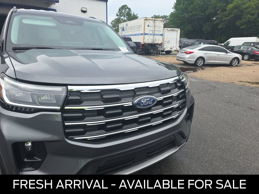 Used 2026 Ford Explorer Active w/ Active Comfort Package RWD image 2