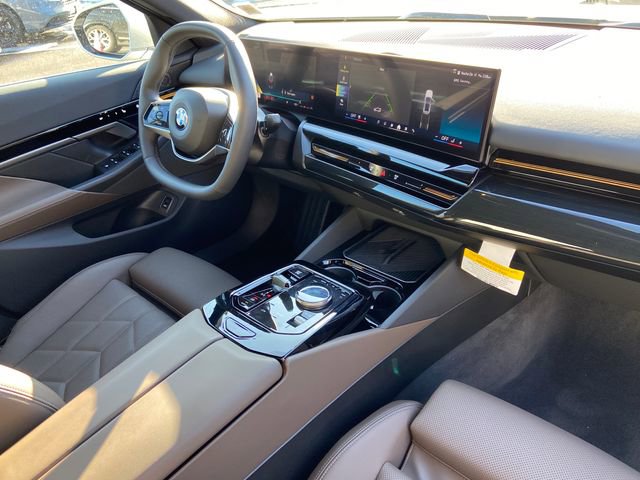 Used 2025 BMW 530i xDrive AWD/4WD image 24