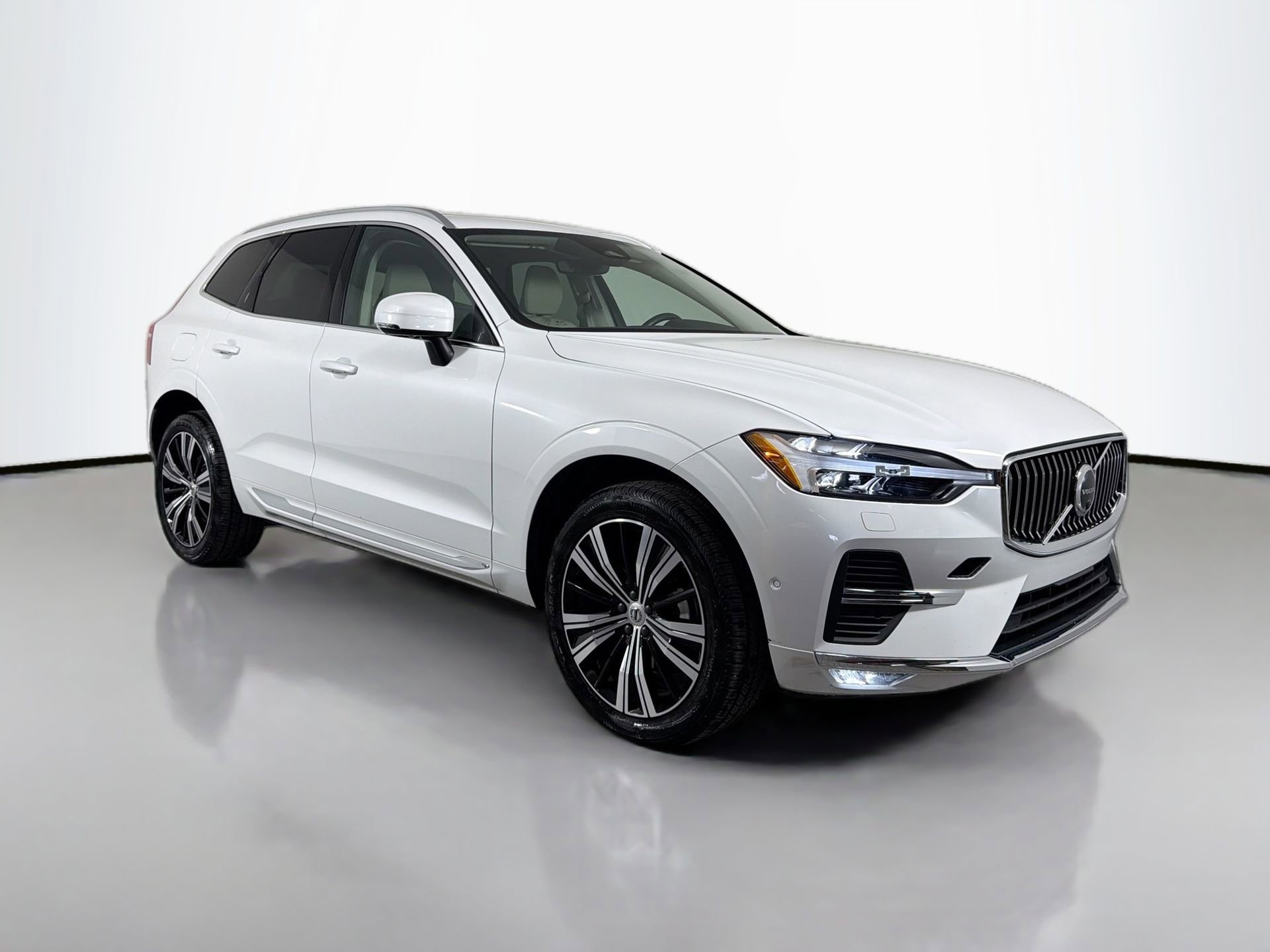 Certified 2023 Volvo XC60 B5 Plus w/ Protection Package Premier FWD image 3