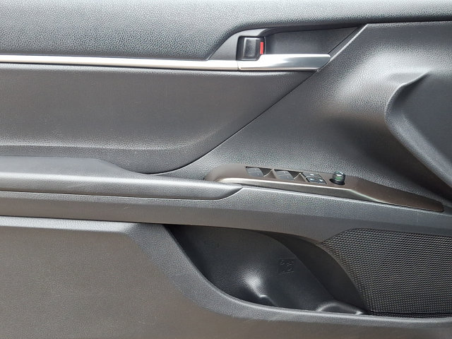 Used 2022 Toyota Camry SE w/ Carpet Mat Package (TMS) FWD image 12