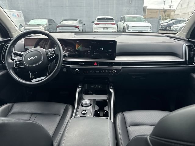 Certified 2025 Kia Sorento EX w/ EX Panoramic Sunroof Package image 15