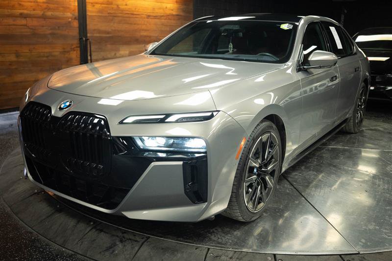 Used 2023 BMW 760i xDrive AWD/4WD image 2