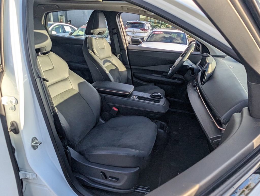 Used 2024 Nissan Ariya AWD image 18