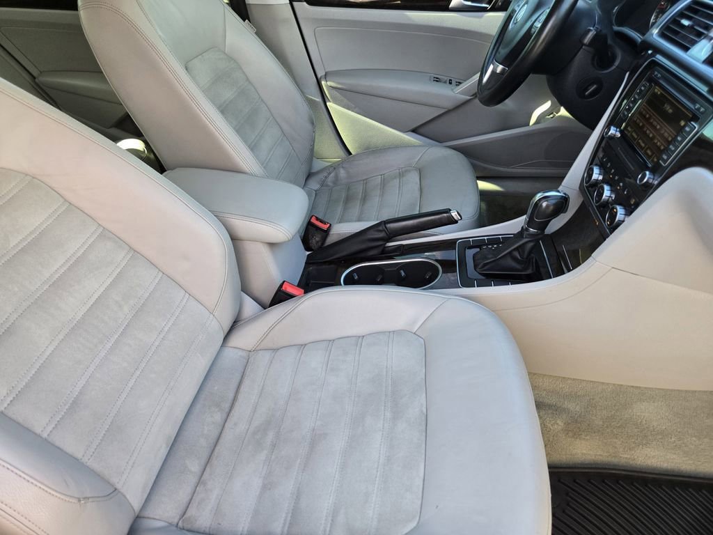 Used 2014 Volkswagen Passat TDI SEL Premium image 9