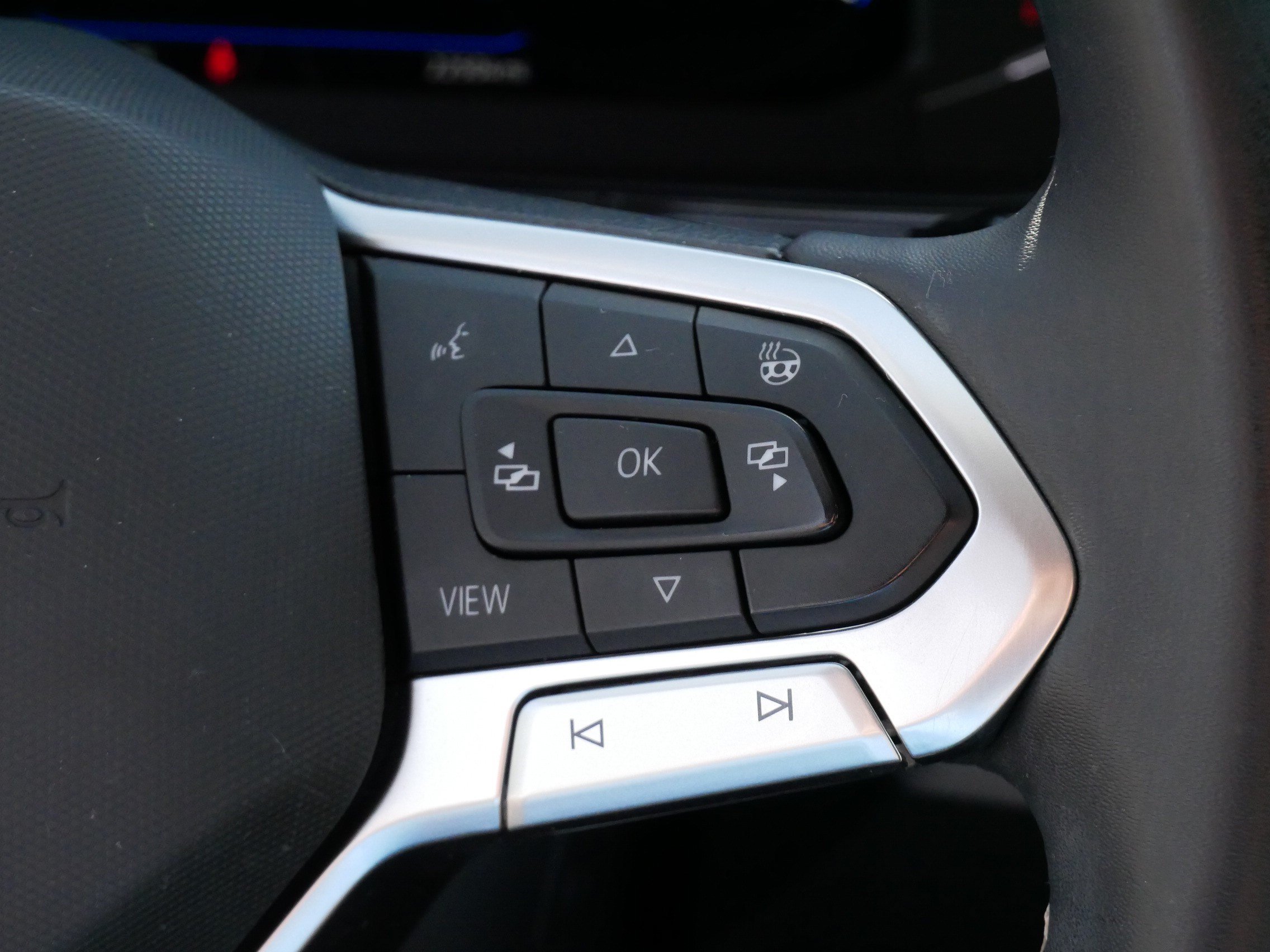 Certified 2023 Volkswagen Taos SEL AWD/4WD image 25