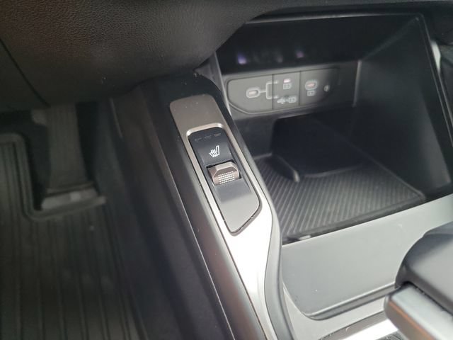 Used 2024 Kia Sorento S FWD image 26