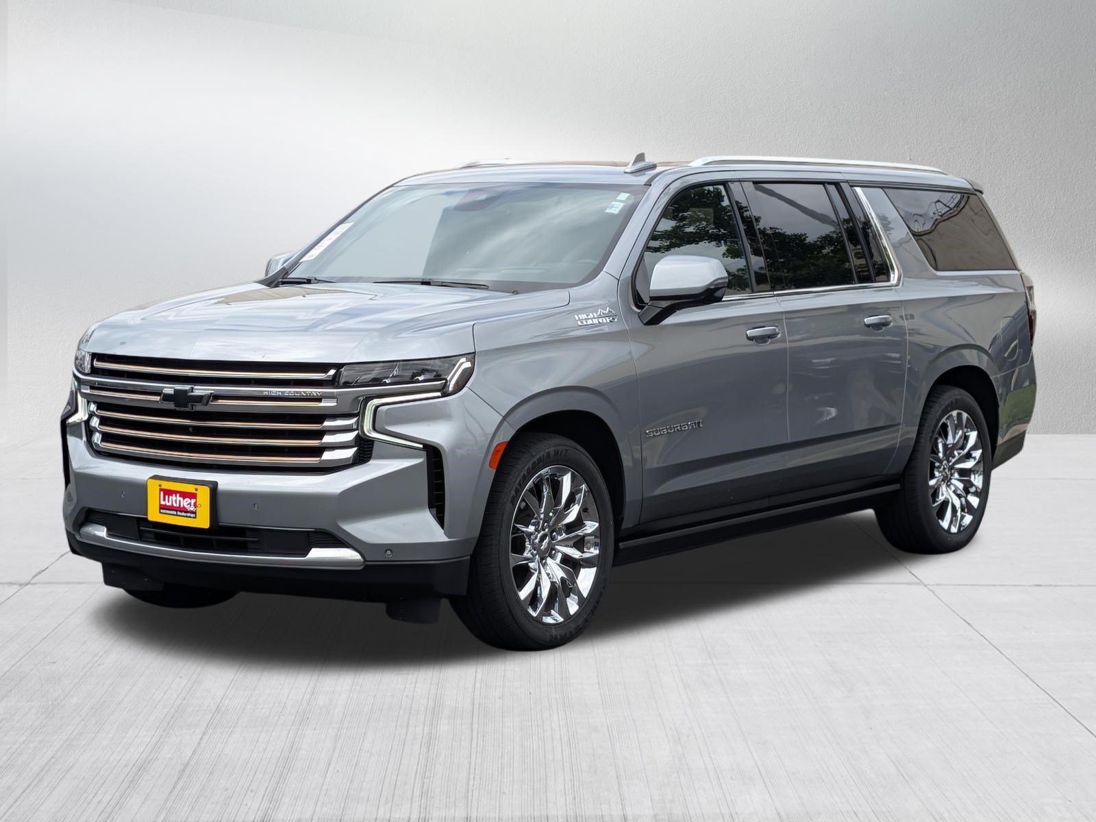 Used 2023 Chevrolet Suburban High Country w/ LPO, Illumination Package AWD/4WD image 3