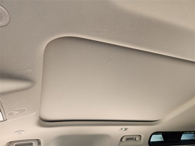 New 2024 Land Rover Defender 110 S image 24