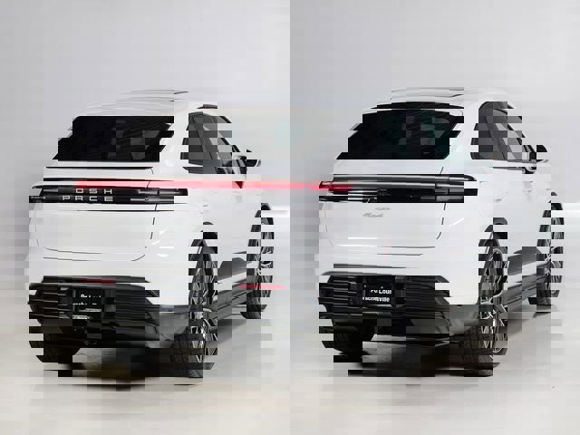 New 2026 Porsche Macan 4 Electric image 9