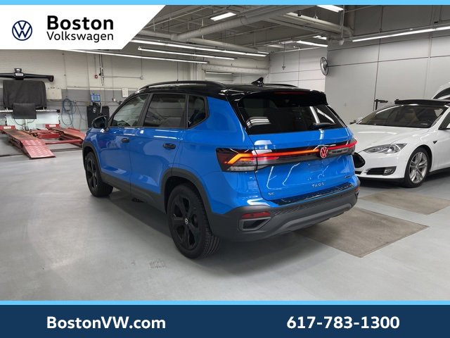 Used 2025 Volkswagen Taos SE image 2