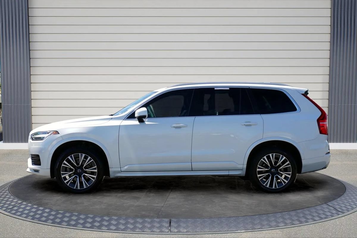 Used 2020 Volvo XC90 T6 Momentum w/ Protection Package Premier AWD/4WD image 4