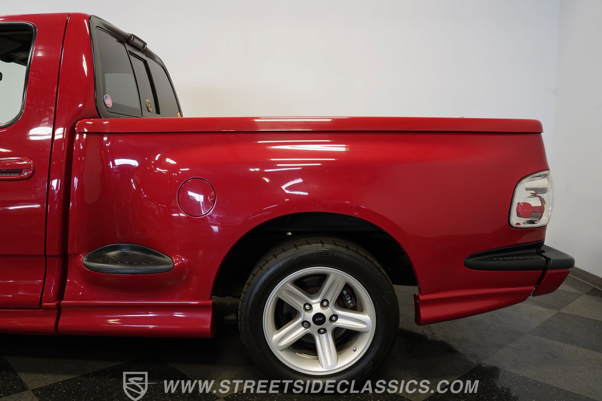 Used 2003 Ford F150 Lightning RWD image 25