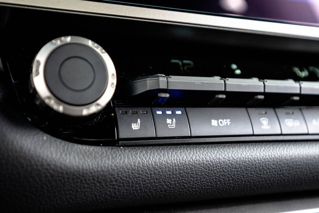 New 2026 Toyota Tundra Limited AWD/4WD image 25