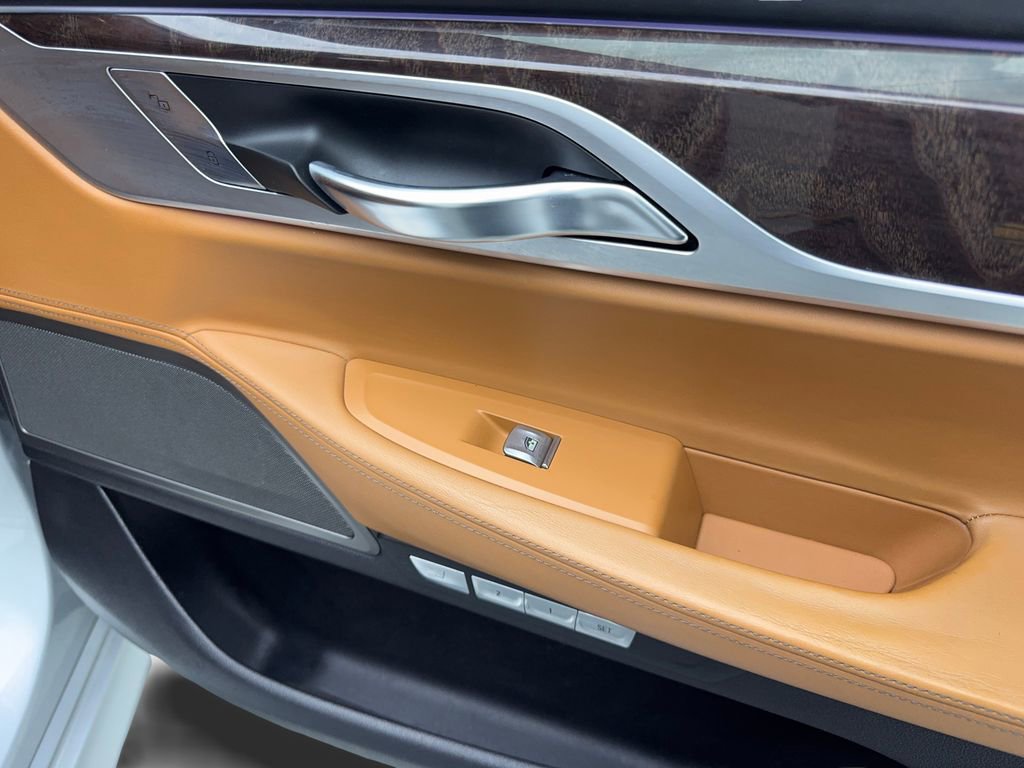 Used 2017 BMW 750i xDrive image 50