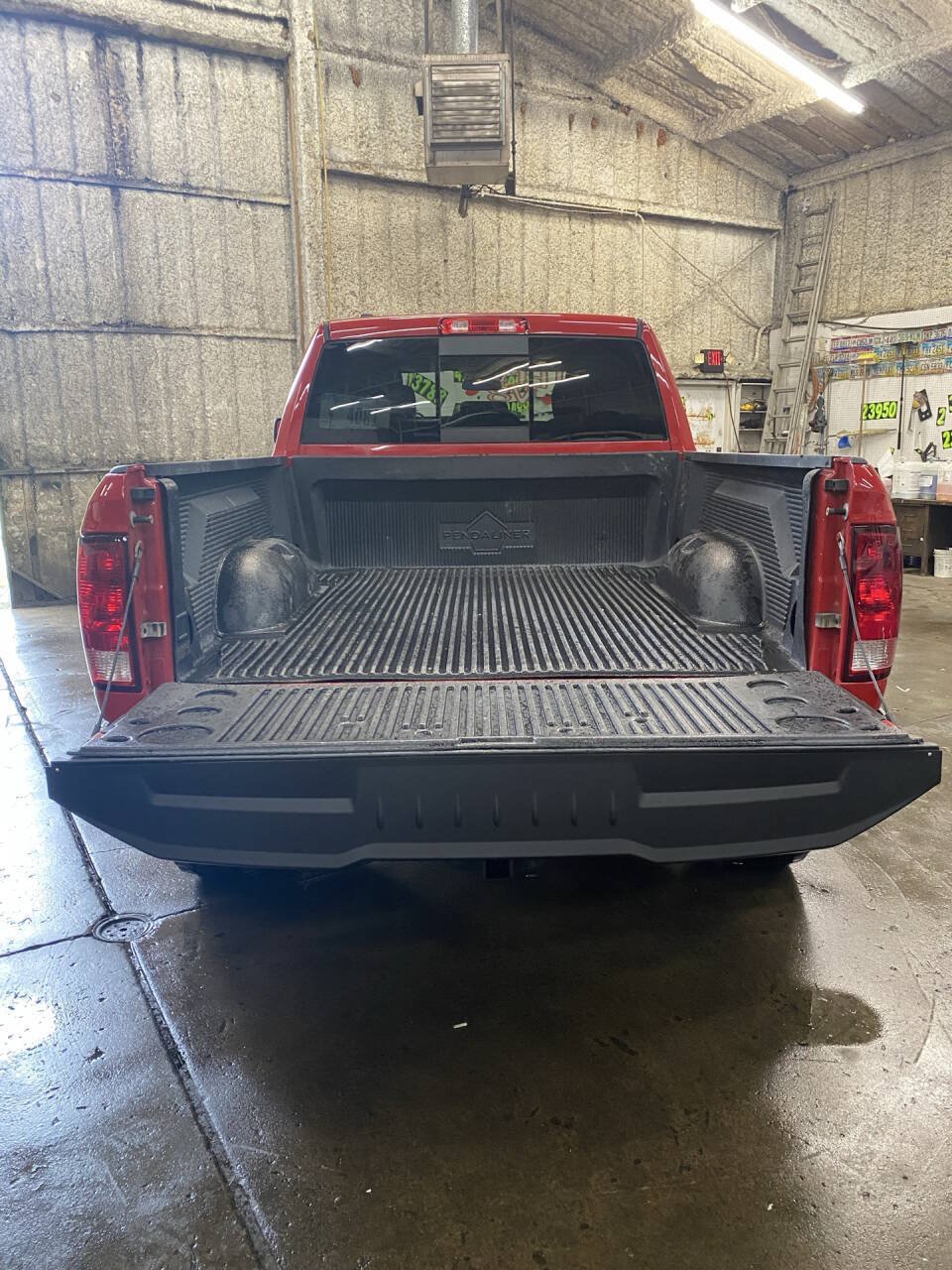 Used 2017 RAM 1500 Classic SLT AWD/4WD image 6