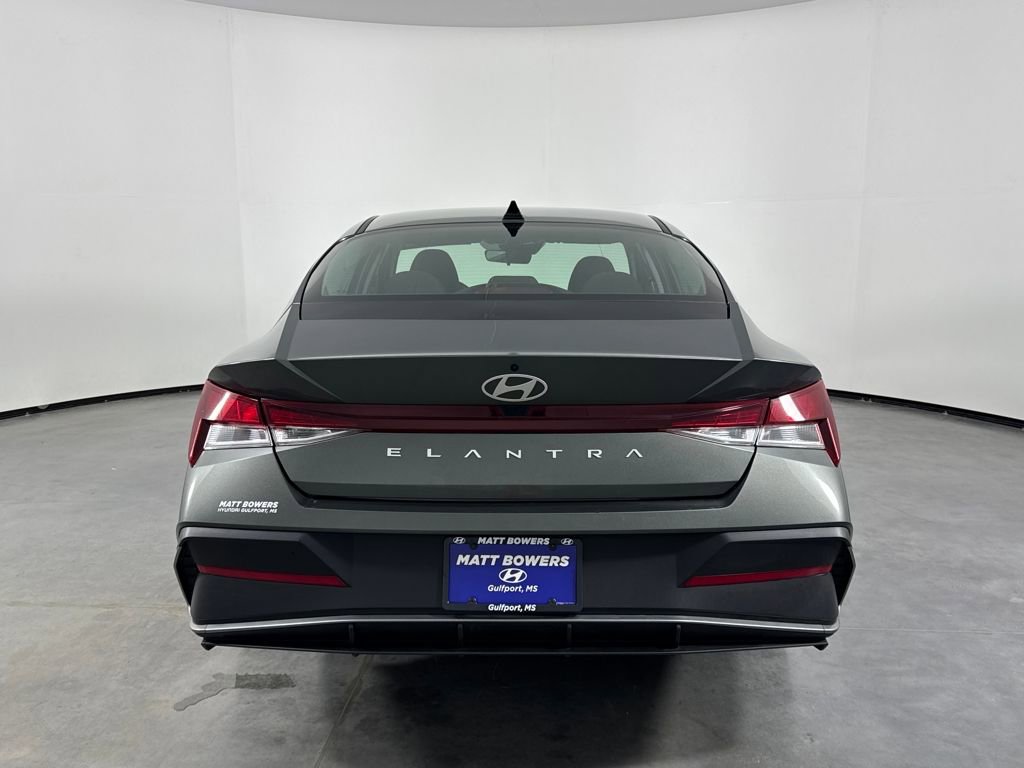 Certified 2025 Hyundai Elantra SE image 4