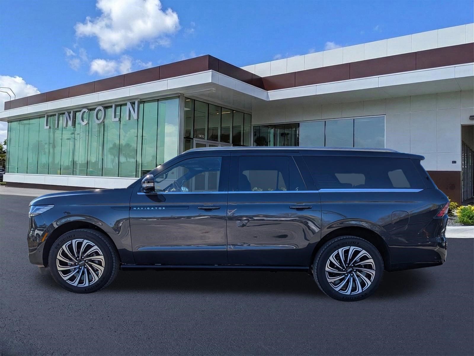 Certified 2025 Lincoln Navigator L Black Label image 8
