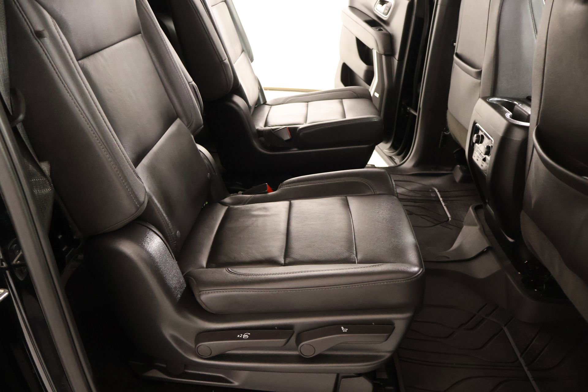 Used 2023 Chevrolet Suburban Z71 w/ Z71 Off-Road Package image 16