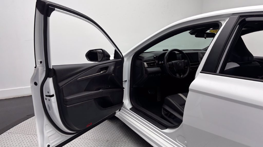 Used 2026 Toyota Camry SE FWD image 17