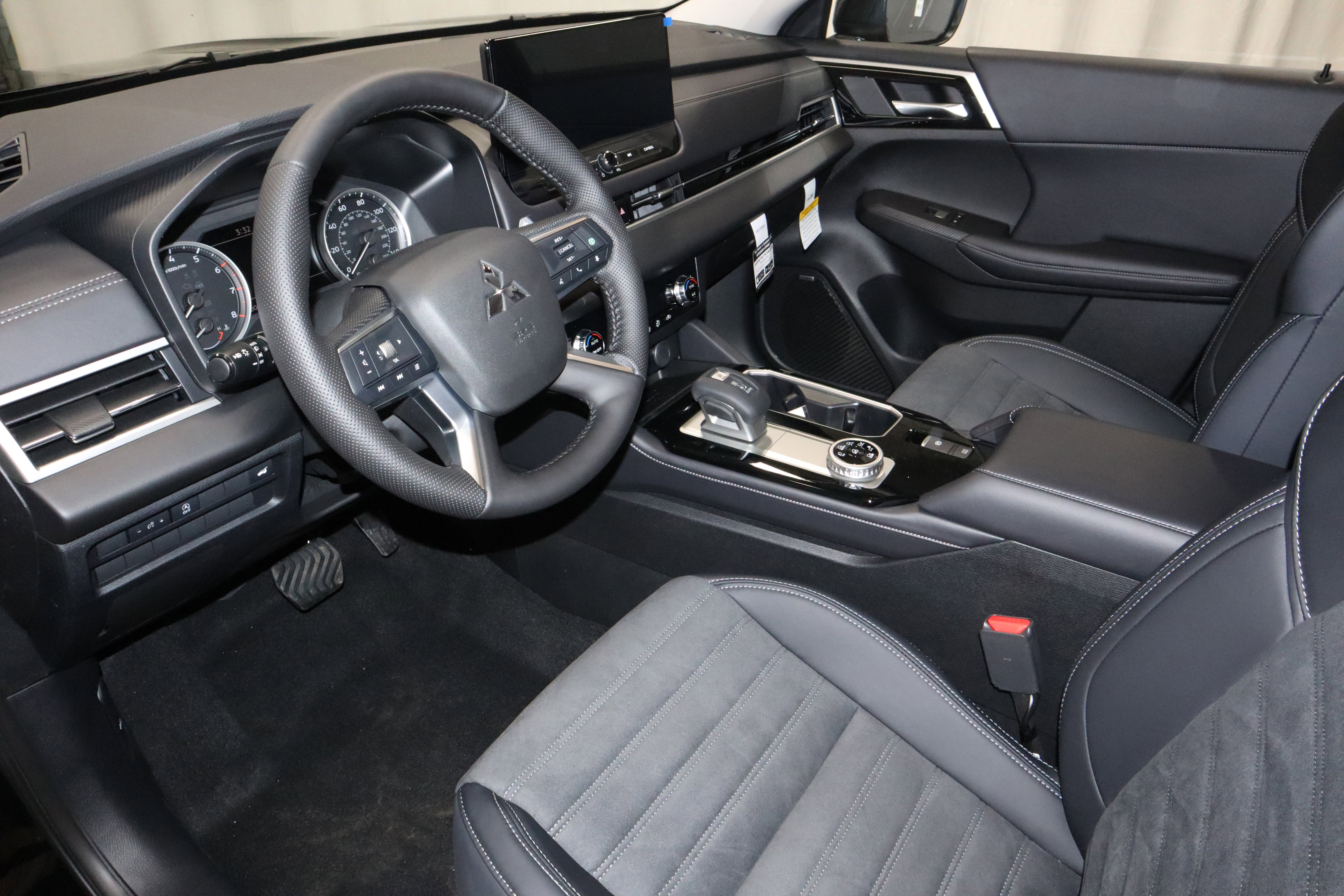 New 2026 Mitsubishi Outlander SE image 19