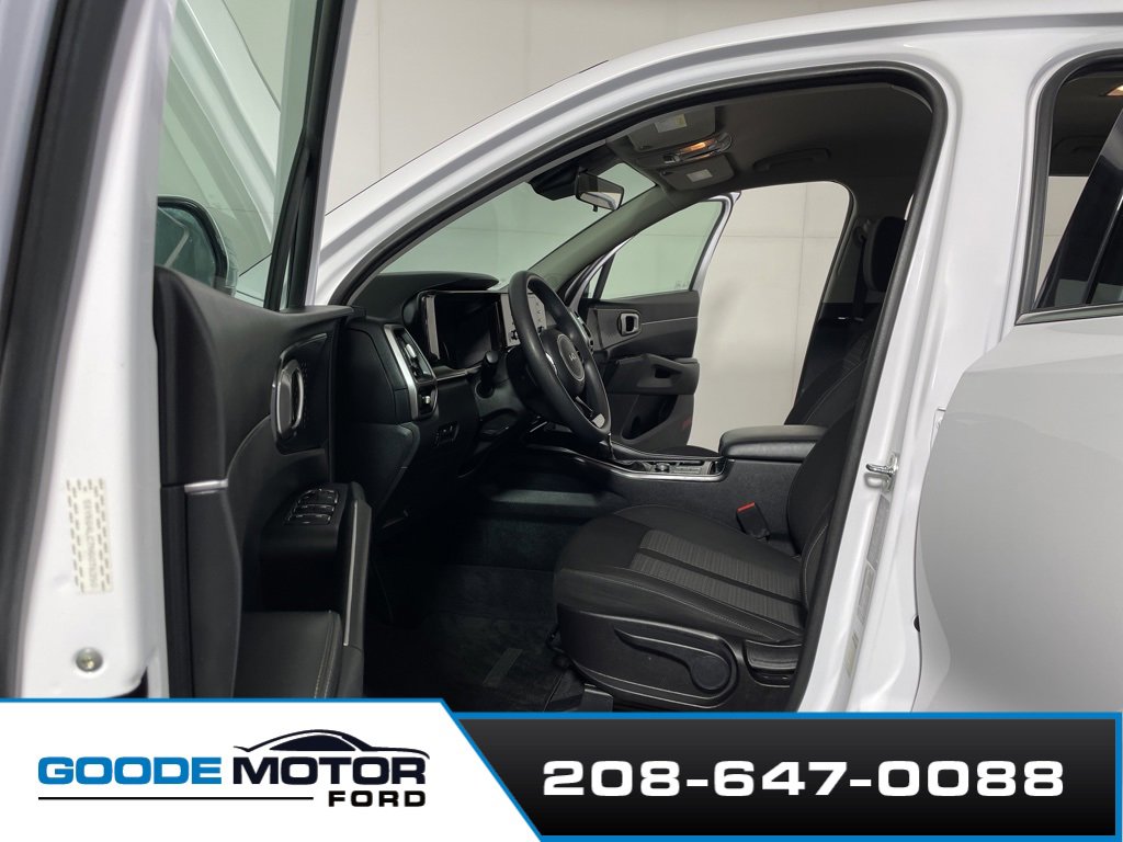 Used 2022 Kia Sorento LX image 16