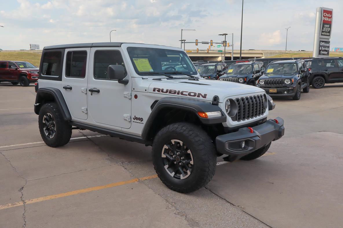 Used 2025 Jeep Wrangler Unlimited Rubicon AWD/4WD image 4
