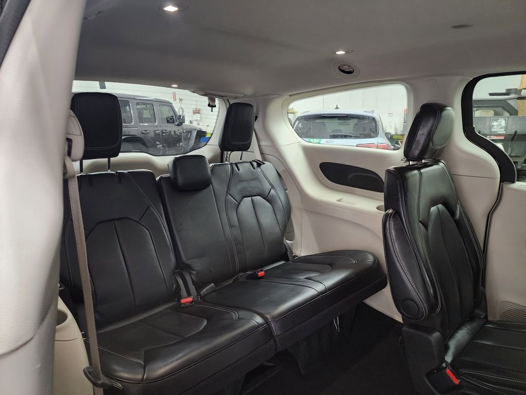 Used 2024 Chrysler Pacifica Touring-L FWD image 28