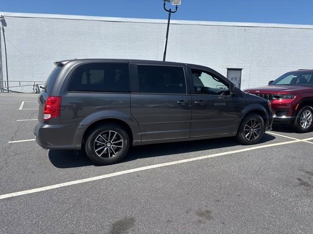 Used 2016 Dodge Grand Caravan SE image 3