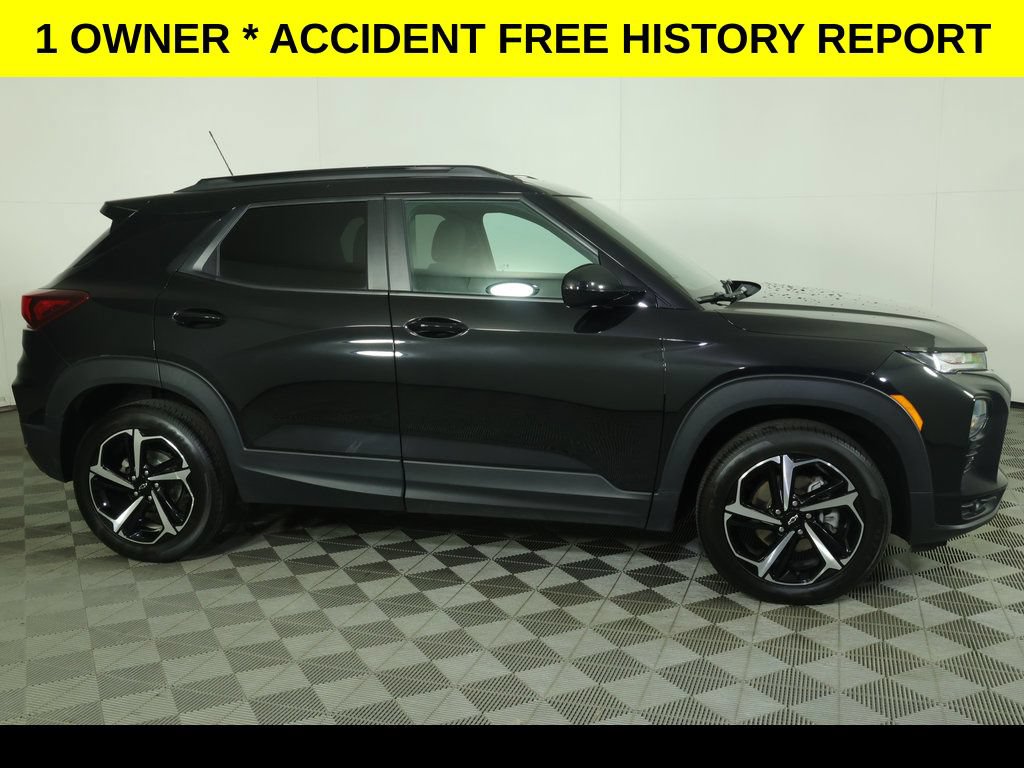 Used 2023 Chevrolet TrailBlazer RS w/ Sun and Liftgate Package AWD/4WD image 2
