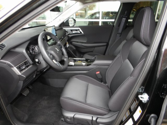 New 2025 Mitsubishi Outlander ES image 13