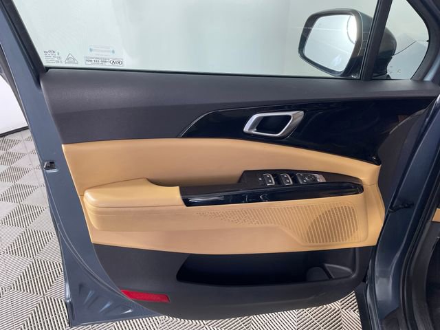 Used 2022 Kia Carnival EX FWD image 15