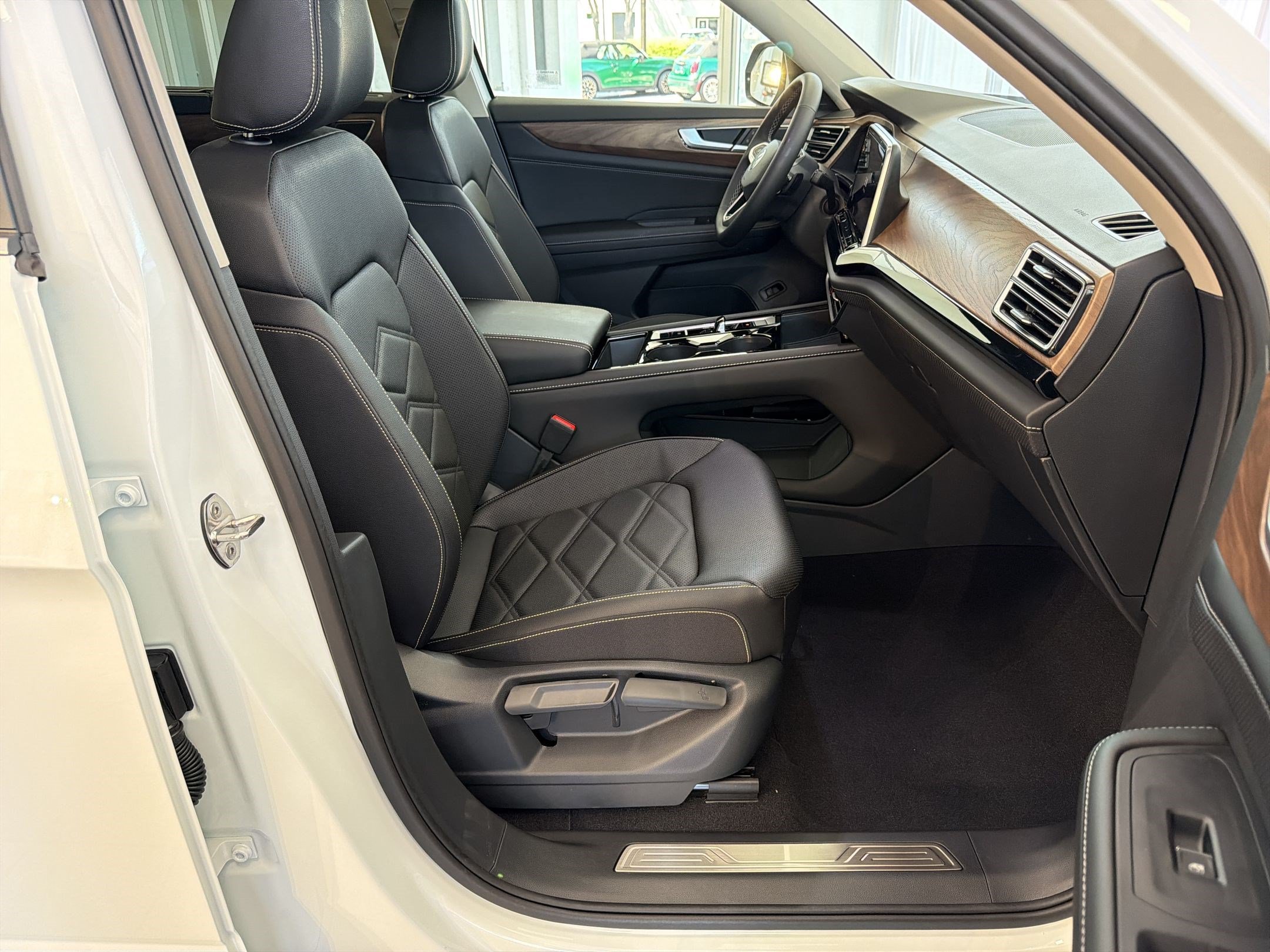 New 2026 Volkswagen Atlas SE FWD image 30