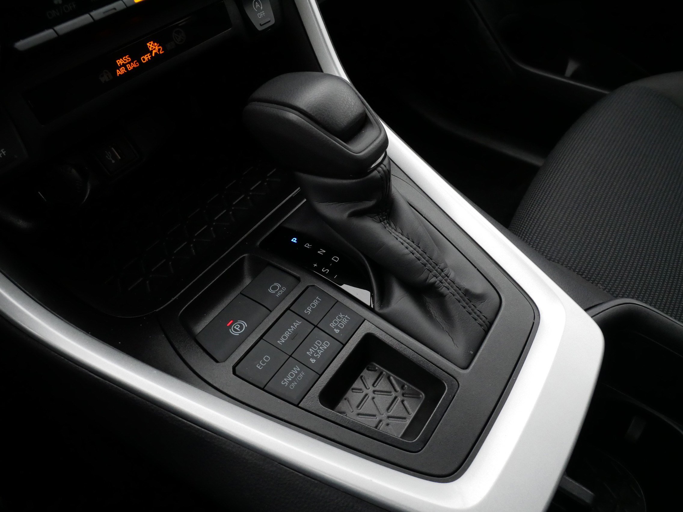 Used 2025 Toyota RAV4 LE image 24