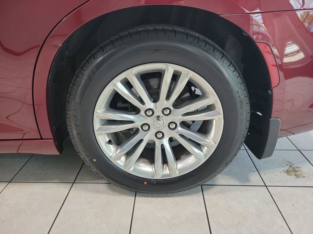Used 2019 Chrysler 300 Touring w/ Driver Convenience Group RWD image 48